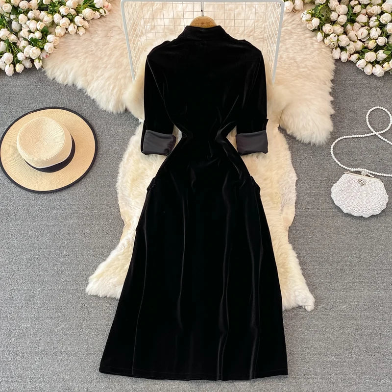 Robe vintage en velours noir à simple boutonnage et poches pour femme