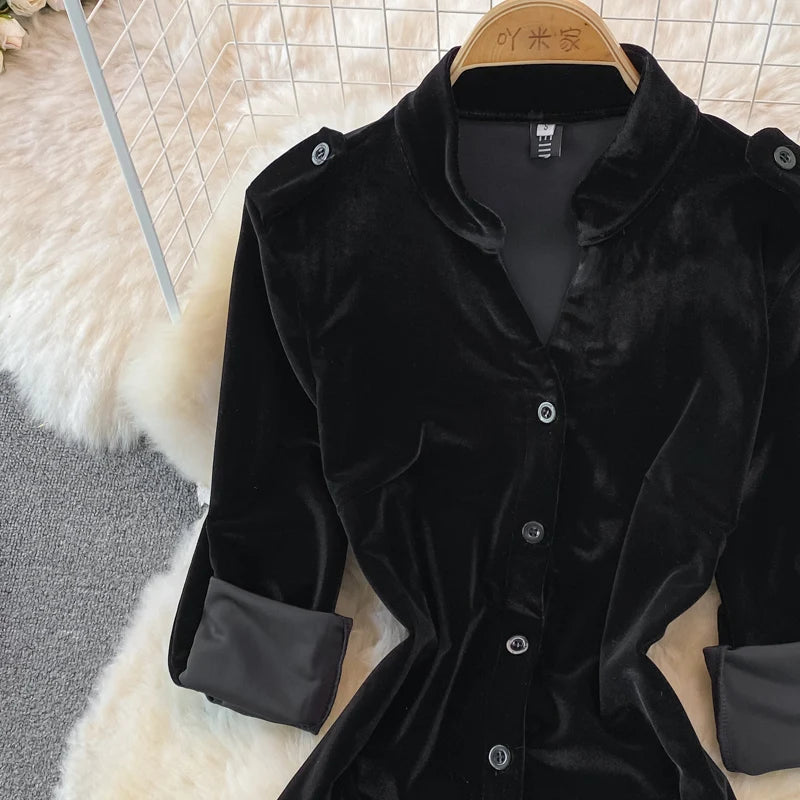 Robe vintage en velours noir à simple boutonnage et poches pour femme