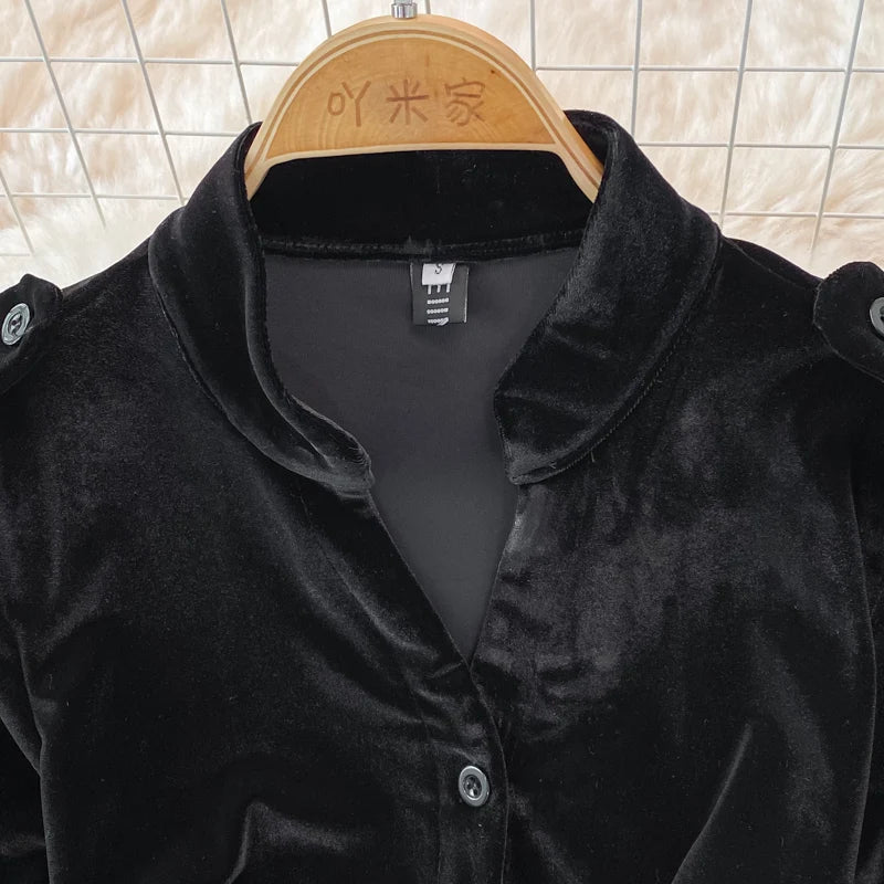 Robe vintage en velours noir à simple boutonnage et poches pour femme