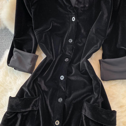 Robe vintage en velours noir à simple boutonnage et poches pour femme