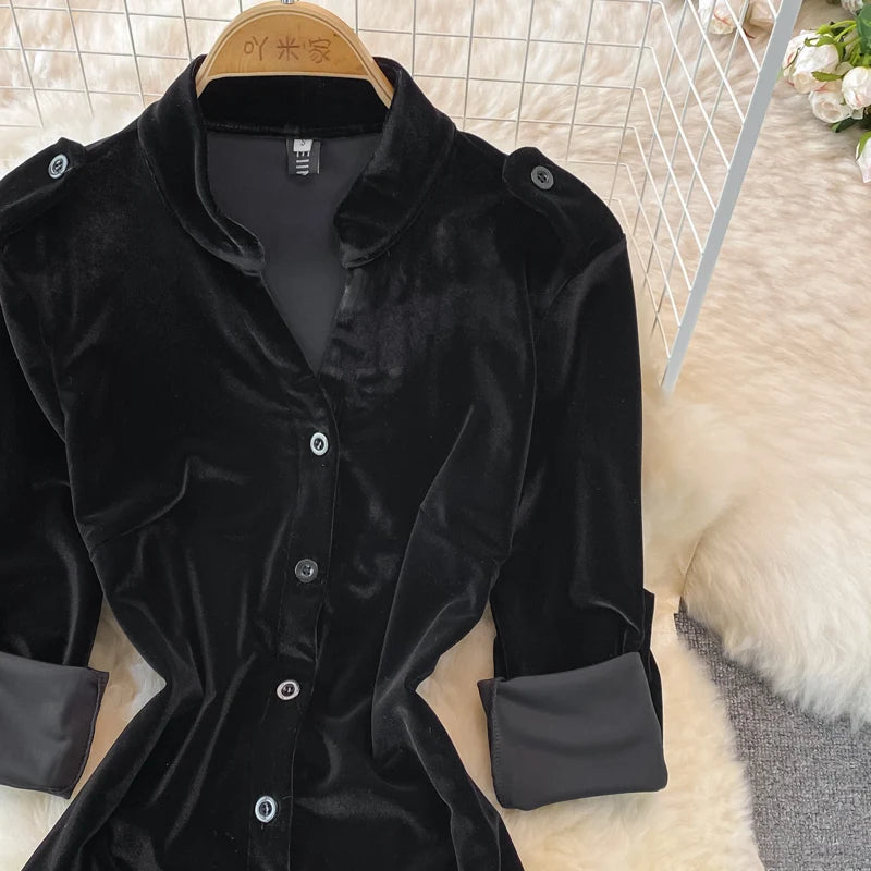 Robe vintage en velours noir à simple boutonnage et poches pour femme
