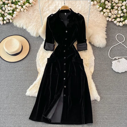 Robe vintage en velours noir à simple boutonnage et poches pour femme
